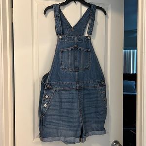 Old Navy short overalls women’s size large